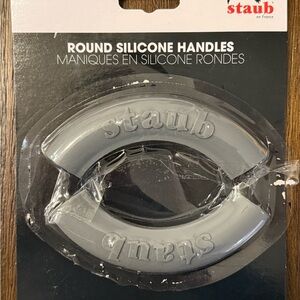 Staub 40509-916 silicone handles cover mittens